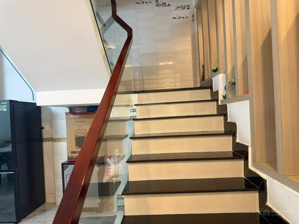 Bán nhà đẹp mtnb tên lửa  4,5x24m 4 tầng tặng full nội thất
