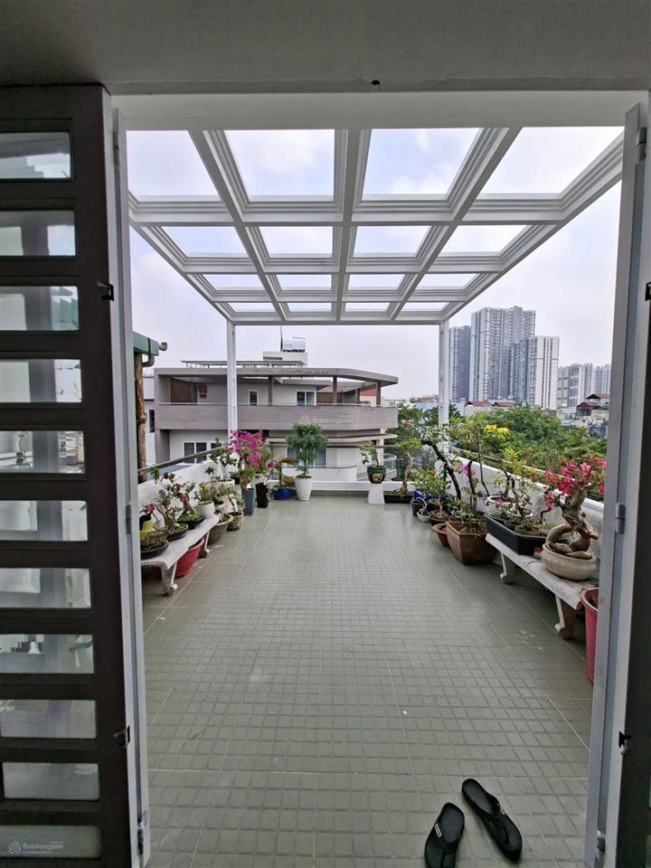 Ngay hoa viên! bán nhà đẹp đường 12m khu bình phú 4 x 18m 4 tầng 5pn  gần trường học bình phú