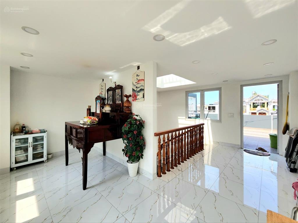 Nhà đẹp xây mới 100% mt đường 14m khu ao sen 5 x 20m 4 tầng  cách aeon mall 200m