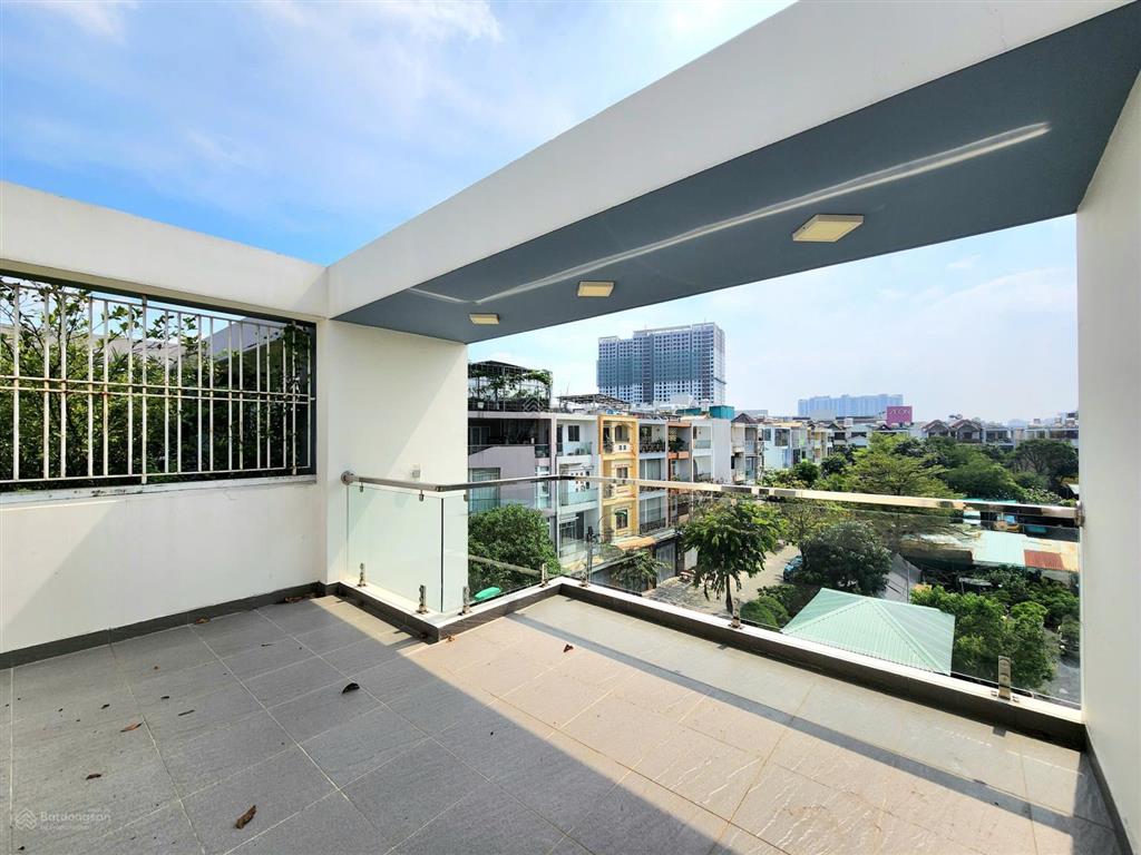 Nhà đẹp xây mới 100% mt đường 14m khu ao sen 5 x 20m 4 tầng  cách aeon mall 200m