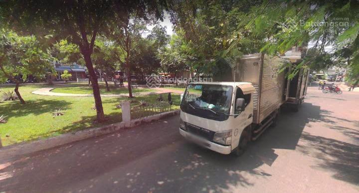 Hiếm !!! đối diện công viên lớn  mtnb đường 110/ bà hom 4 x 16,5m 4 tầng