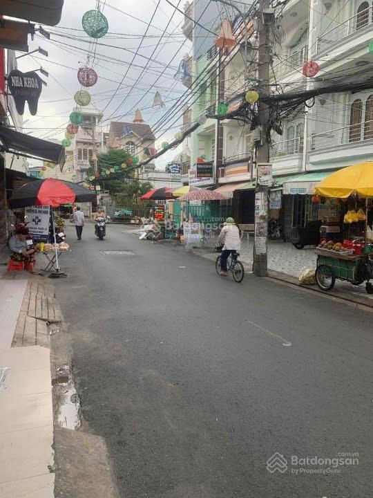 Bán nhà mtkd đông đúc chợ khiếu năng tĩnh 4 x 16m 4 tầng  giáp đường số 4 & đường số 6