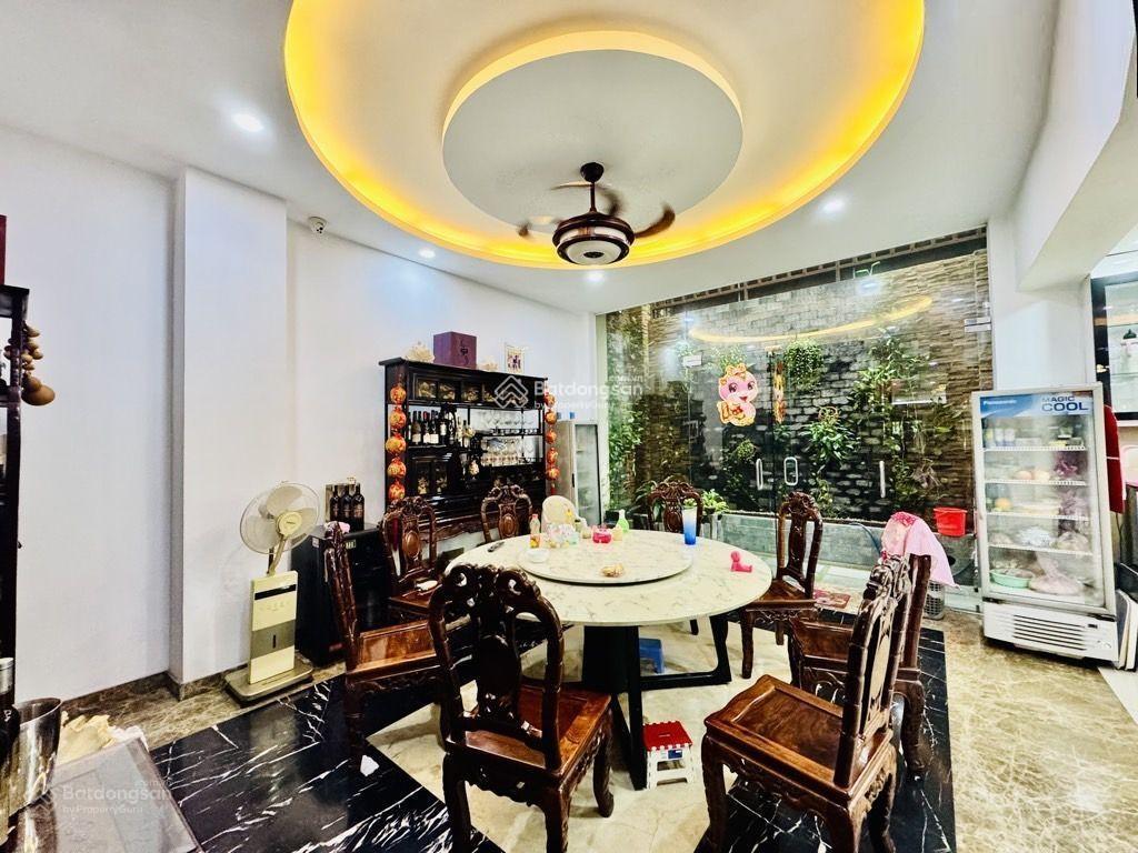 Cặp đôi xinh đẹp tên lửa  9x20m 4 tầng nội thất cao cấp ở ngay dtsd 500m2
