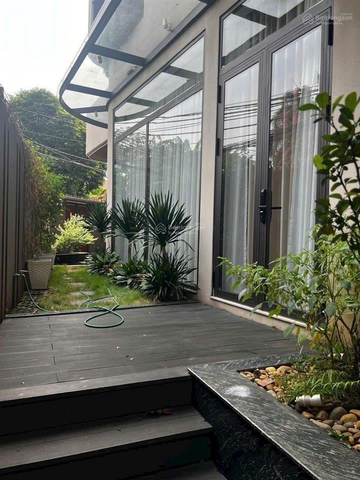 Biệt thự góc đẹp lung linh  7x25m nở hậu 11m 4 tầng sân vườn. thang máy