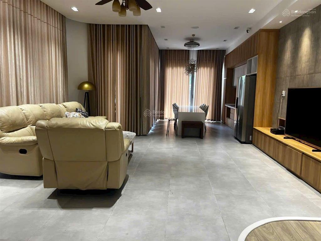 Biệt thự góc đẹp lung linh  7x25m nở hậu 11m 4 tầng sân vườn. thang máy