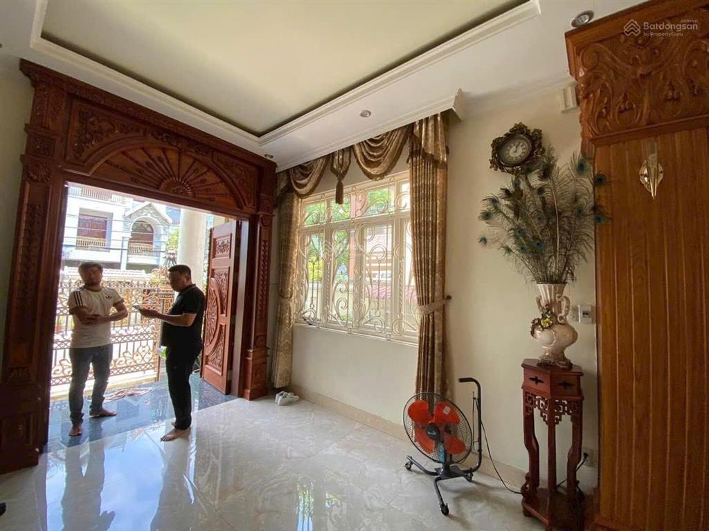 Ngay công viên! full nội thất! biệt thự sân vườn vip 10x20m 1 hầm 3 tầng  gara ô tô  sát đs 7