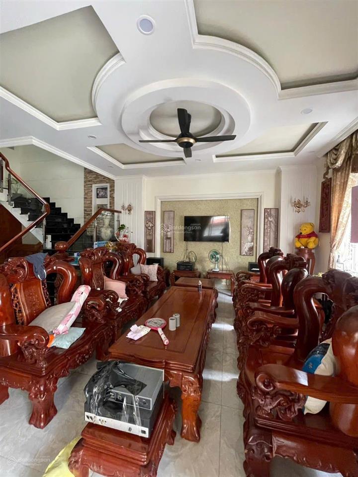 Ngay công viên! full nội thất! biệt thự sân vườn vip 10x20m 1 hầm 3 tầng  gara ô tô  sát đs 7