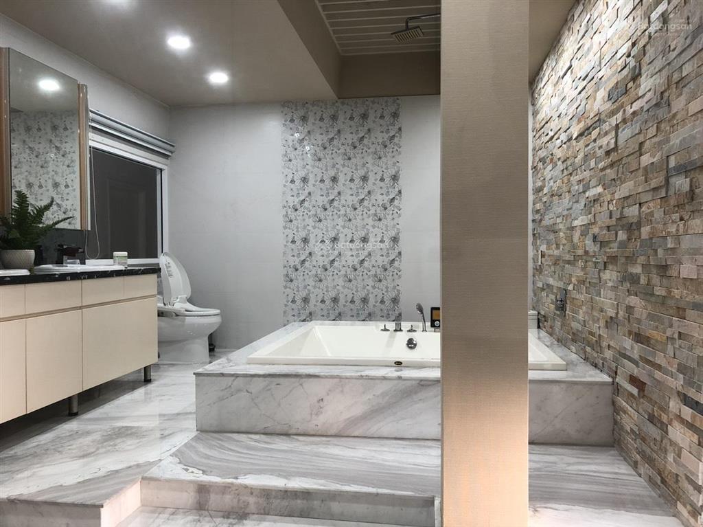 Cho thuê biệt thự đẹp mtkd tên lửa  10x25m, 4 tầng vp hay trưng bày sản phẩm