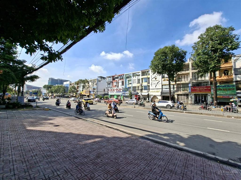 Nhà đẹp mtkd tên lửa lề đường 8m kế aeon  4,5x20m 4 tầng 4pn