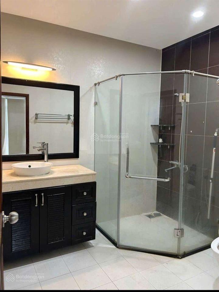 Nhà đẹp tên lửa kế aeon  7x20m 4 tầng lề 5m kd đa ngành