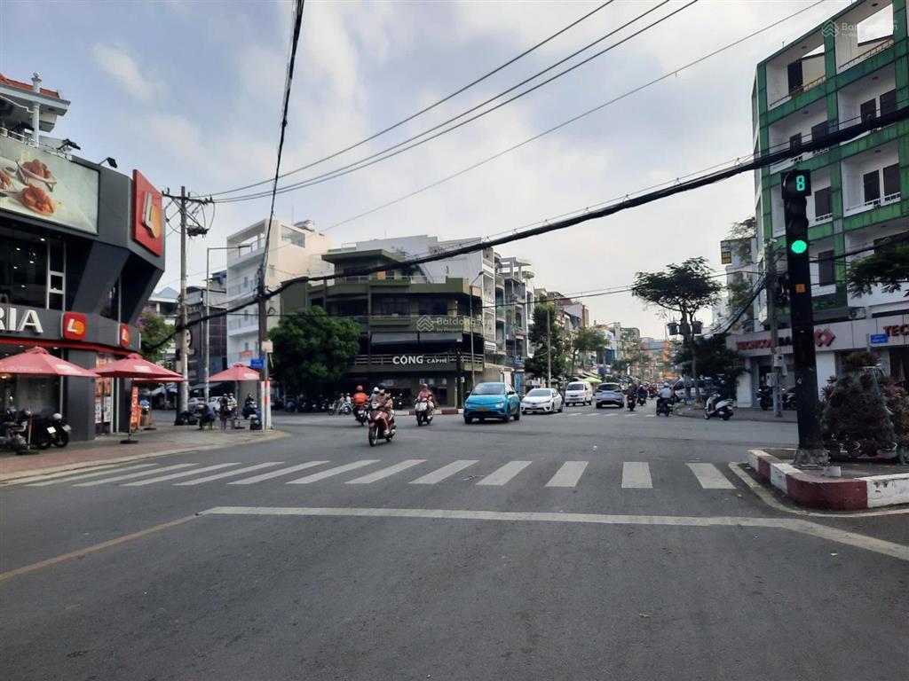Tòa nhà mtkd cạnh công viên bình phú  10x20m 5 tầng thang máy