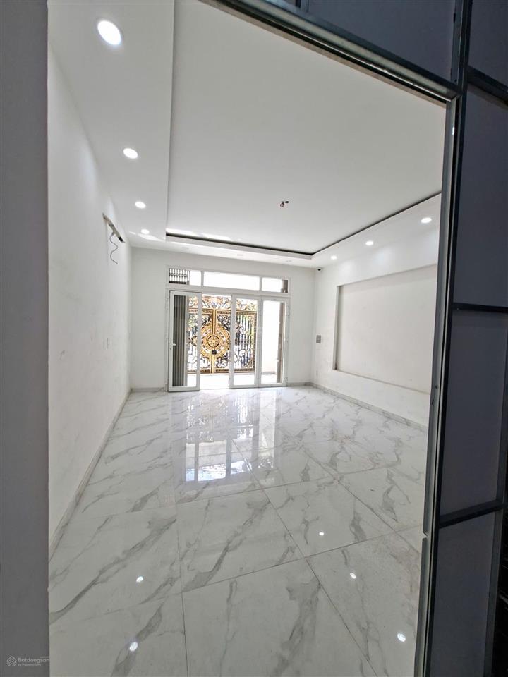 Tòa nhà mtkd cạnh công viên bình phú  10x20m 5 tầng thang máy