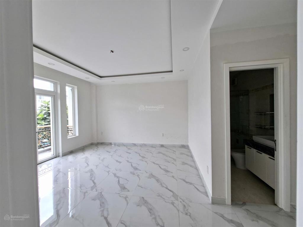 Tòa nhà mtkd cạnh công viên bình phú  10x20m 5 tầng thang máy