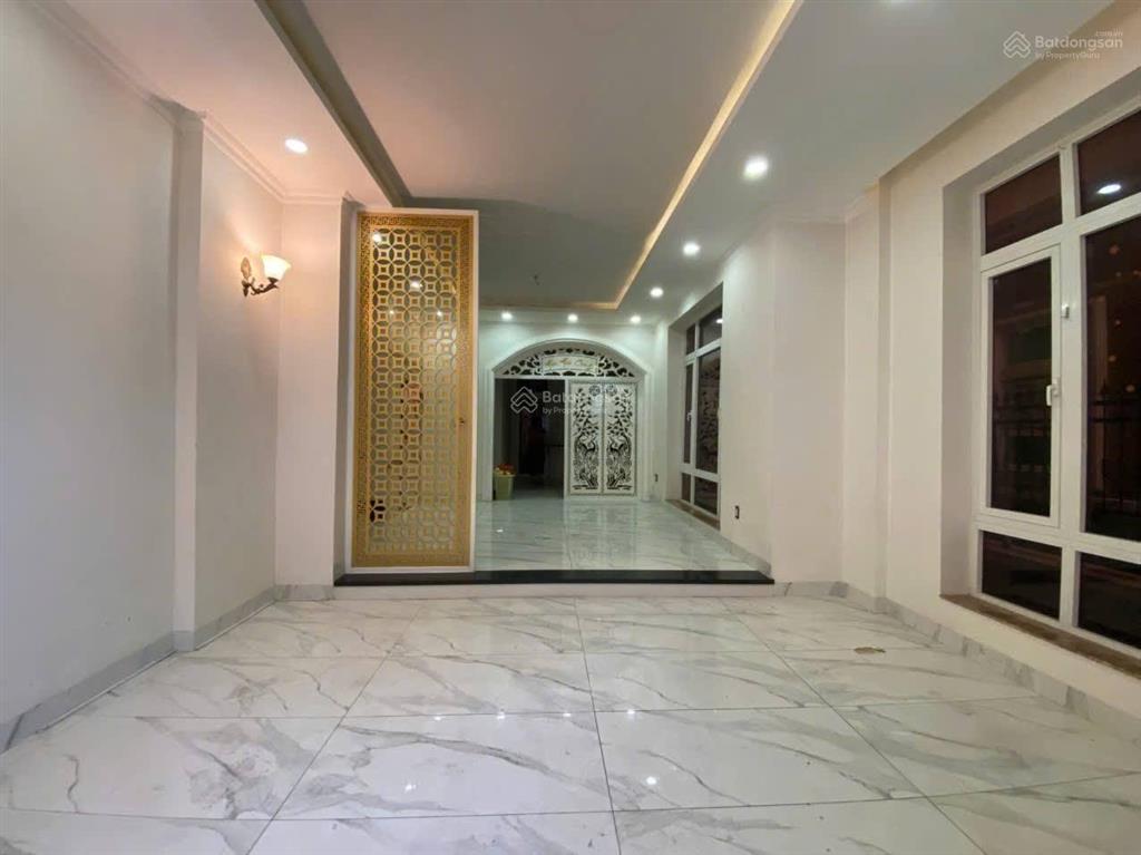 Ngay công viên! biệt thự sân vườn vip 10x20m 1 hầm 3 tầng  gara ô tô  cách aeon 150m2