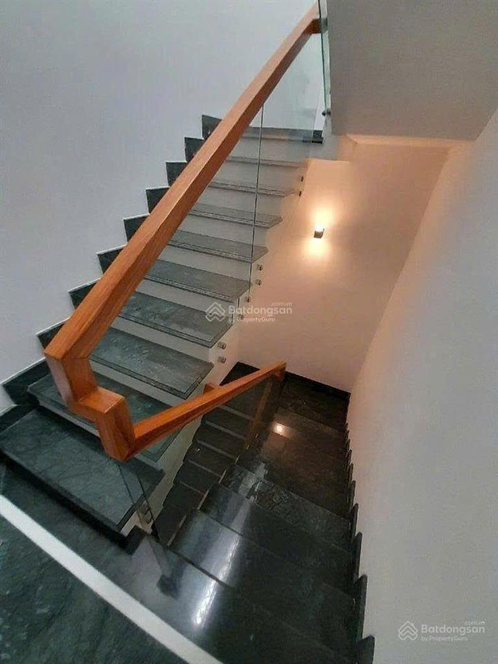 Bán nhanh nhà đẹp mtkd tên lửa vỉa hè 4m  4x15m 3 tầng vào ở ngay