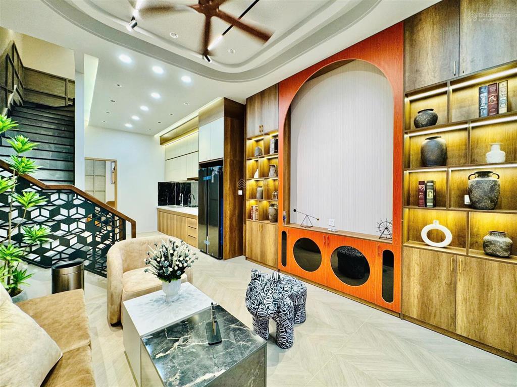 Nhà mới đẹp 50m2 3 tầng sát mặt tiền quang trung