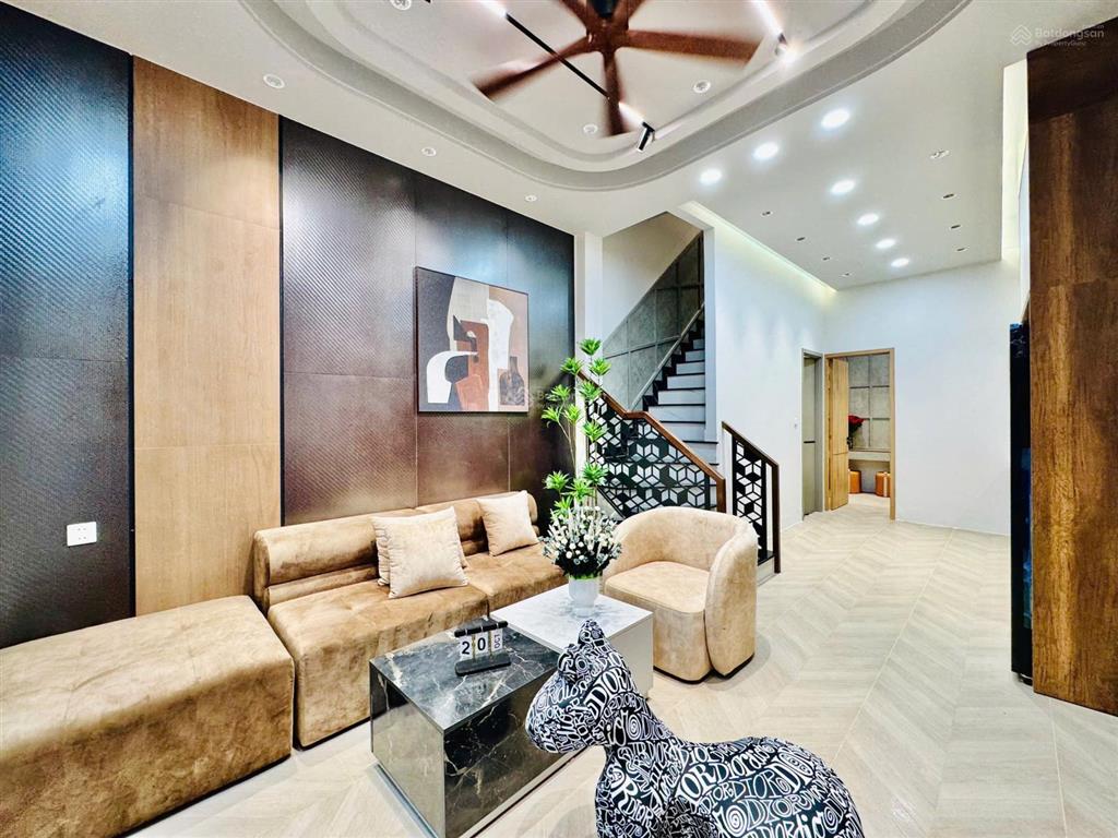 Nhà mới đẹp 50m2 3 tầng sát mặt tiền quang trung