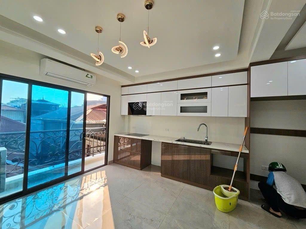 Bán nhà xây mới 8 tầng, ô tô vào nhà, sẵn thang máy tại khu phân lô hoàng văn thái, 40m2, chỉ 18 tỷ
