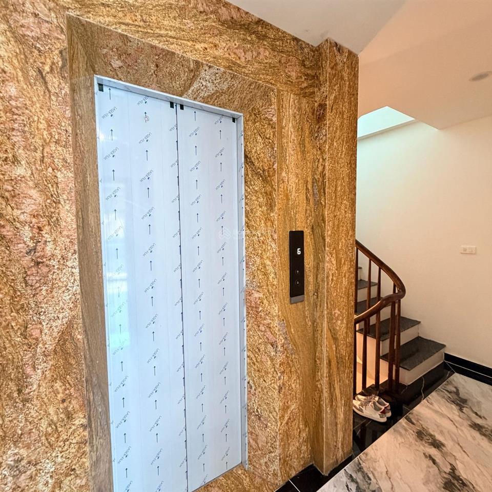 Bán nhà xây mới 8 tầng, ô tô vào nhà, sẵn thang máy tại khu phân lô hoàng văn thái, 40m2, chỉ 18 tỷ