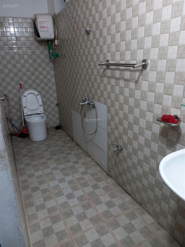 Cho thuê nhà 62m2 x 3 tầng, mặt đường trường chinh gần bến xe mới, vừa ở vừa kinh doanh, 6 triệu/th