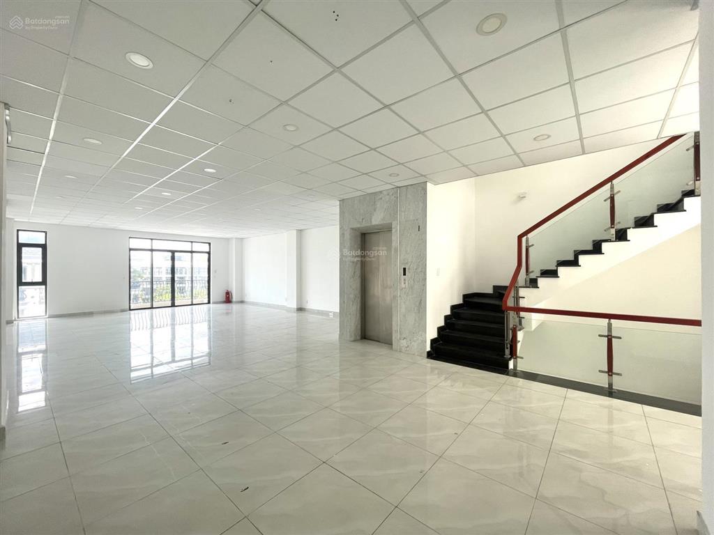Nguyên căn 7x20m, hầm 5 tầng, view công viên, có thang máy, máy lạnh  kđt vạn phúc. giá tốt 62tr