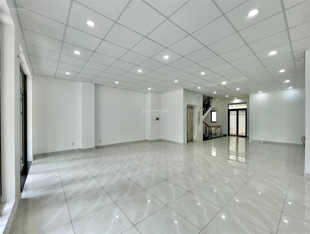 Nguyên căn 7x20m, hầm 5 tầng, view công viên, có thang máy, máy lạnh  kđt vạn phúc. giá tốt 62tr