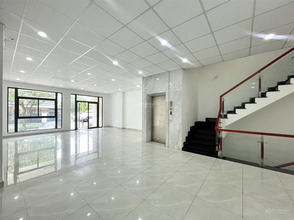 Nguyên căn 7x20m, hầm 5 tầng, view công viên, có thang máy, máy lạnh  kđt vạn phúc. giá tốt 62tr