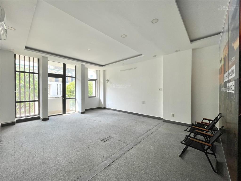 Cho thuê văn phòng 35m2 có ban công, máy lạnh, lối đi riêng biệt. giá chỉ 6.5 triệu/th
