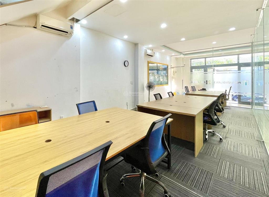 Cho thuê tầng trệt full nội thất 12 chỗ ngồi giá chỉ 10 triệu/th  tại kđt vạn phúc