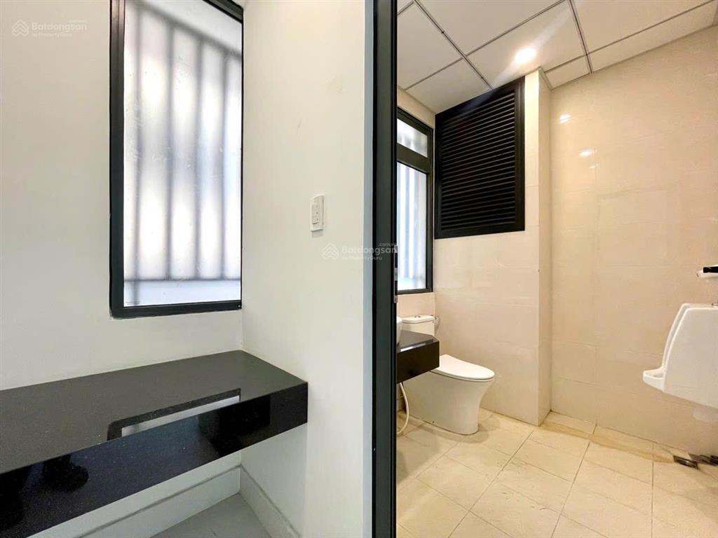 Trệt + lửng nguyễn thị nhung 180m2 giá chỉ 30 triệu/th, lối đi riêng biệt, có hầm xe