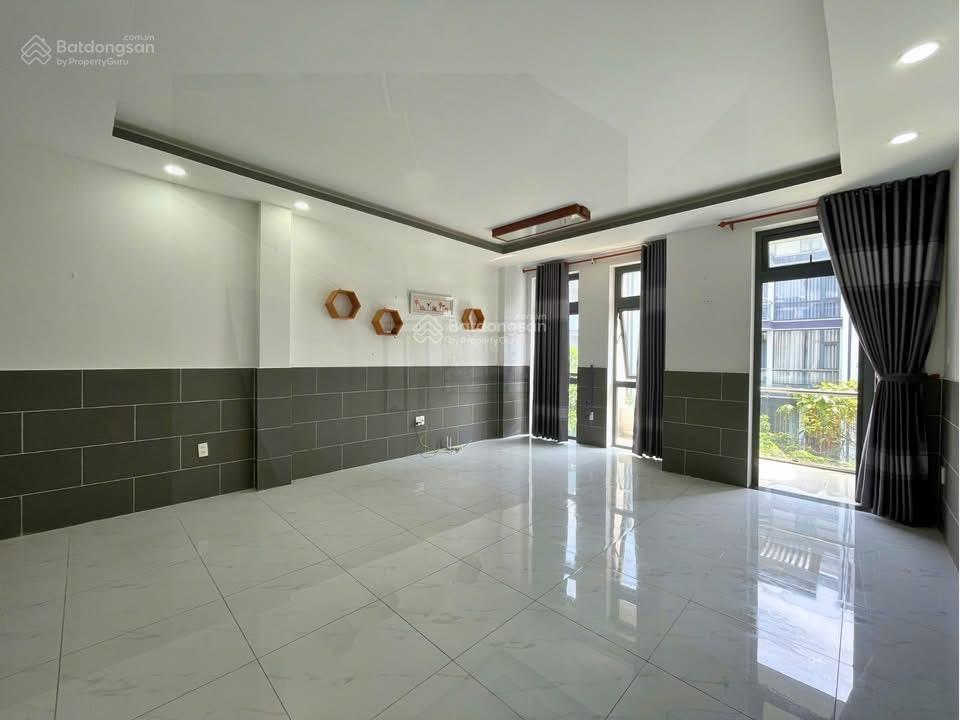 Văn phòng 35m2 có ban công, thang máy, xuất được hoá đơn vat. giá chỉ 7.5 triệu/th