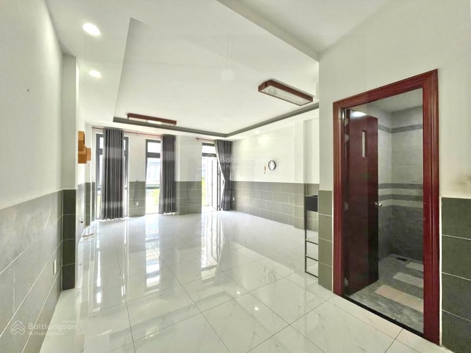 Văn phòng 35m2 có ban công, thang máy, xuất được hoá đơn vat. giá chỉ 7.5 triệu/th