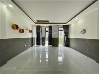 Văn phòng 35m2 có ban công, thang máy, xuất được hoá đơn vat. giá chỉ 7.5 triệu/th