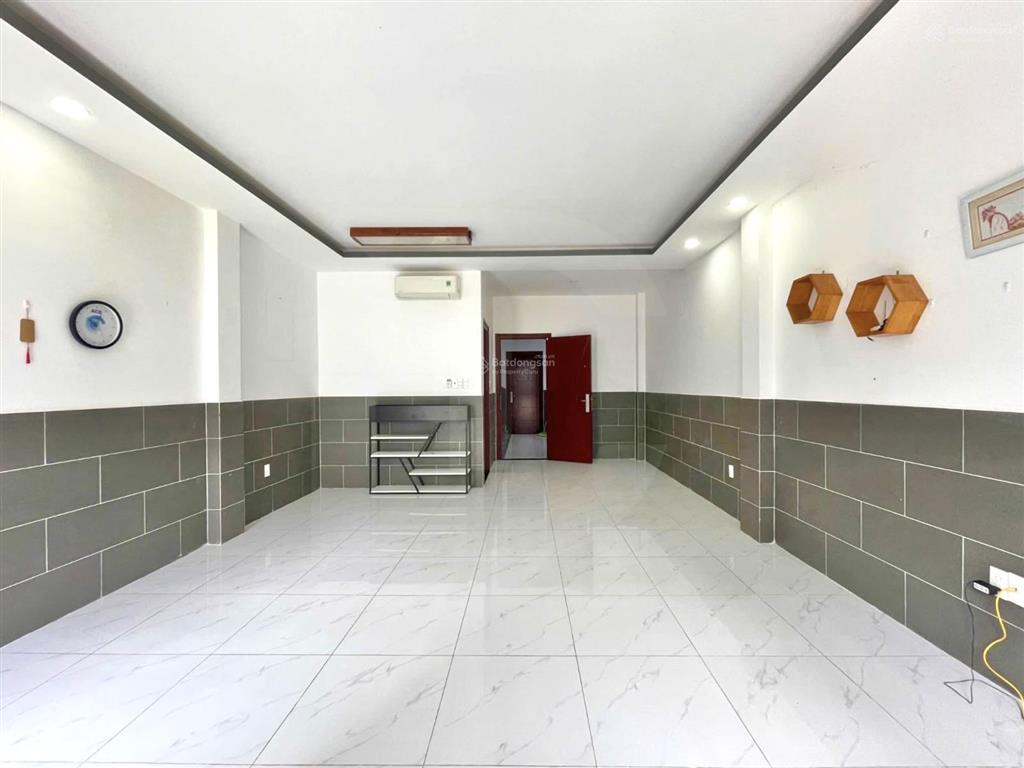 Văn phòng 35m2 có ban công, thang máy, xuất được hoá đơn vat. giá chỉ 7.5 triệu/th