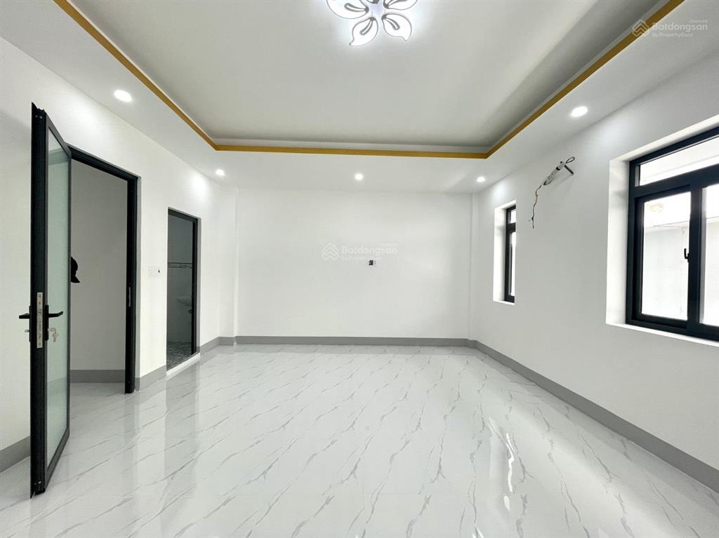 Nguyên căn 6x20m (hầm + 4 tầng) đường lớn 25m nhà mới 100%, full máy lạnh. giá 40 triệu.
