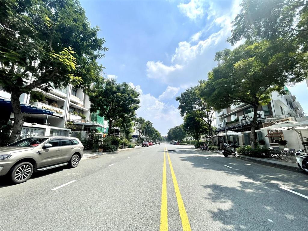 Nguyên căn 6x20m (hầm + 4 tầng) đường lớn 25m nhà mới 100%, full máy lạnh. giá 40 triệu.