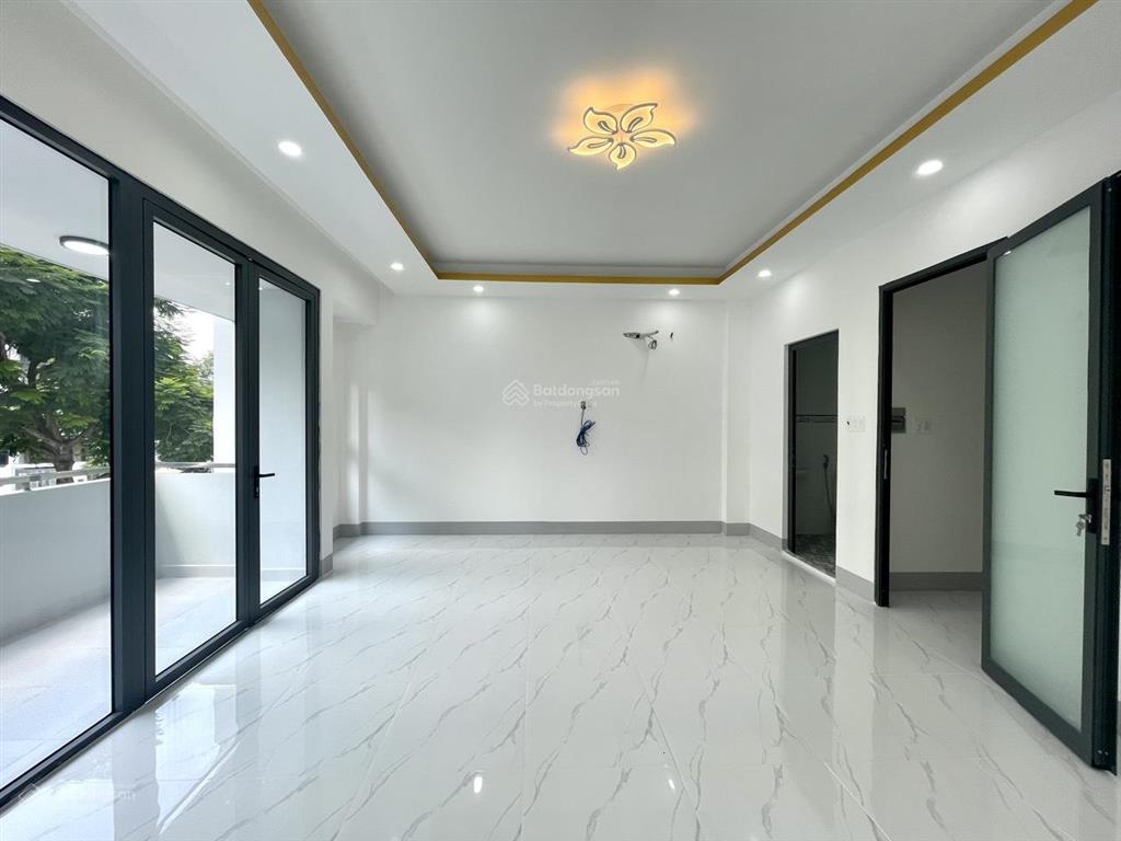 Nguyên căn 6x20m (hầm + 4 tầng) đường lớn 25m nhà mới 100%, full máy lạnh. giá 40 triệu.