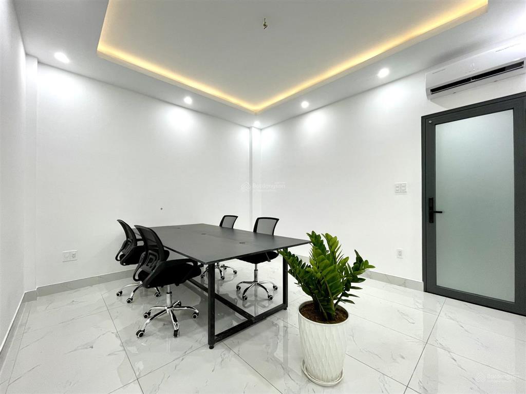 Văn phòng 25m2 full nội thất, đường 25m, có thang máy, máy lạnh, hầm để xe. giá chỉ 6 triệu