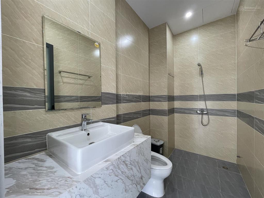 Văn phòng 25m2 full nội thất, đường 25m, có thang máy, máy lạnh, hầm để xe. giá chỉ 6 triệu