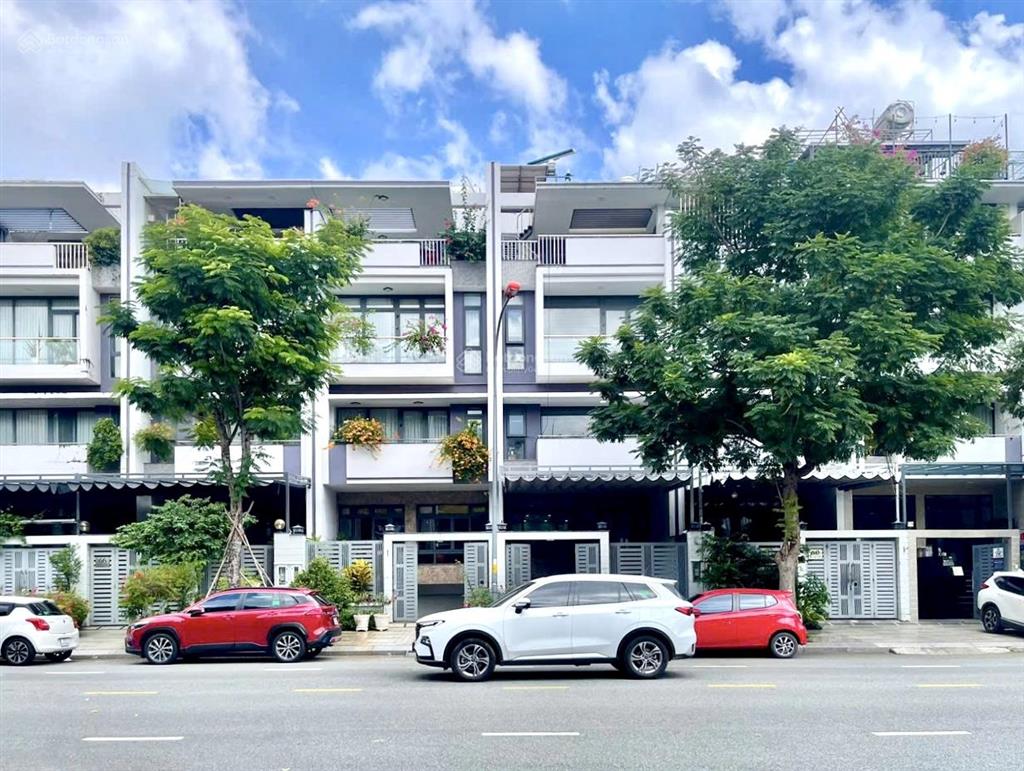 Văn phòng 25m2 full nội thất, đường 25m, có thang máy, máy lạnh, hầm để xe. giá chỉ 6 triệu