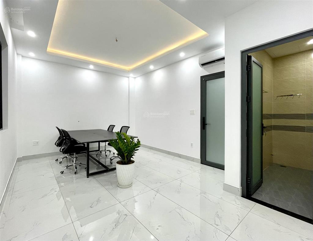 Văn phòng 25m2 full nội thất, đường 25m, có thang máy, máy lạnh, hầm để xe. giá chỉ 6 triệu