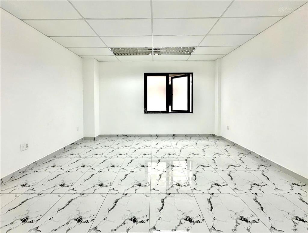 Văn phòng 25m2 có thang máy tại vạn phúc city. giá chỉ 5.5 triệu/th