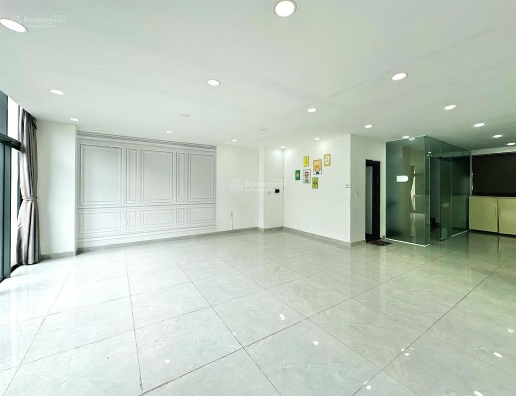 Văn phòng 7x12m sàn, có thang máy, hầm xe. giá chỉ 11 triệu/th  kđt vạn phúc