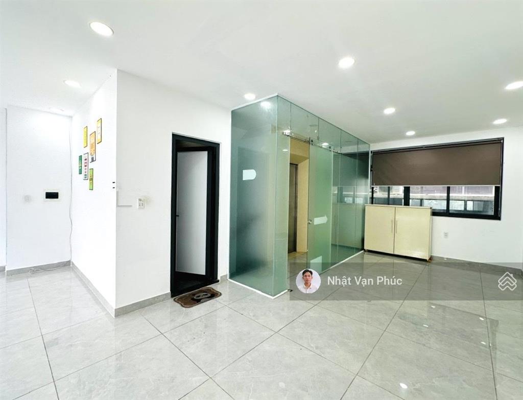 Văn phòng 7x12m sàn, có thang máy, hầm xe. giá chỉ 11 triệu/th  kđt vạn phúc