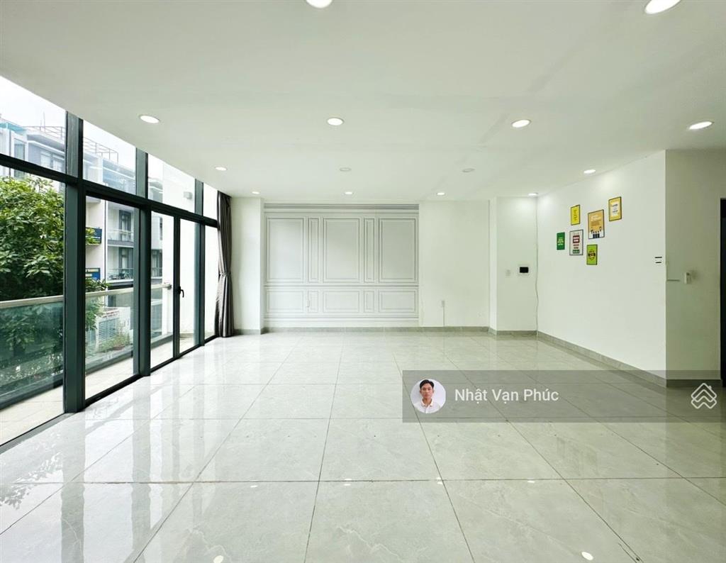 Tòa nhà văn phòng  cho thuê tầng 2  7x12m sàn, có thang máy, hầm xe chỉ 11 tr/th  kđt vạn phúc