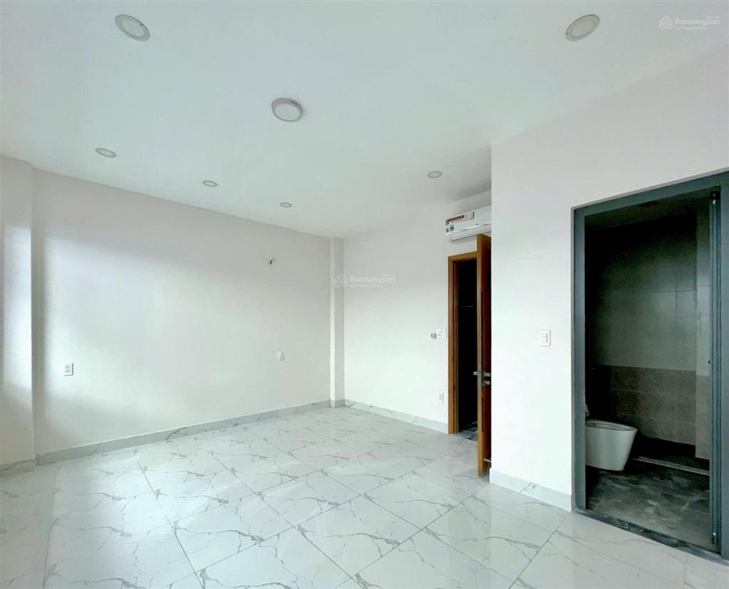 Văn phòng 25m2 có thang máy tại vạn phúc city. giá chỉ 6 triệu/tháng