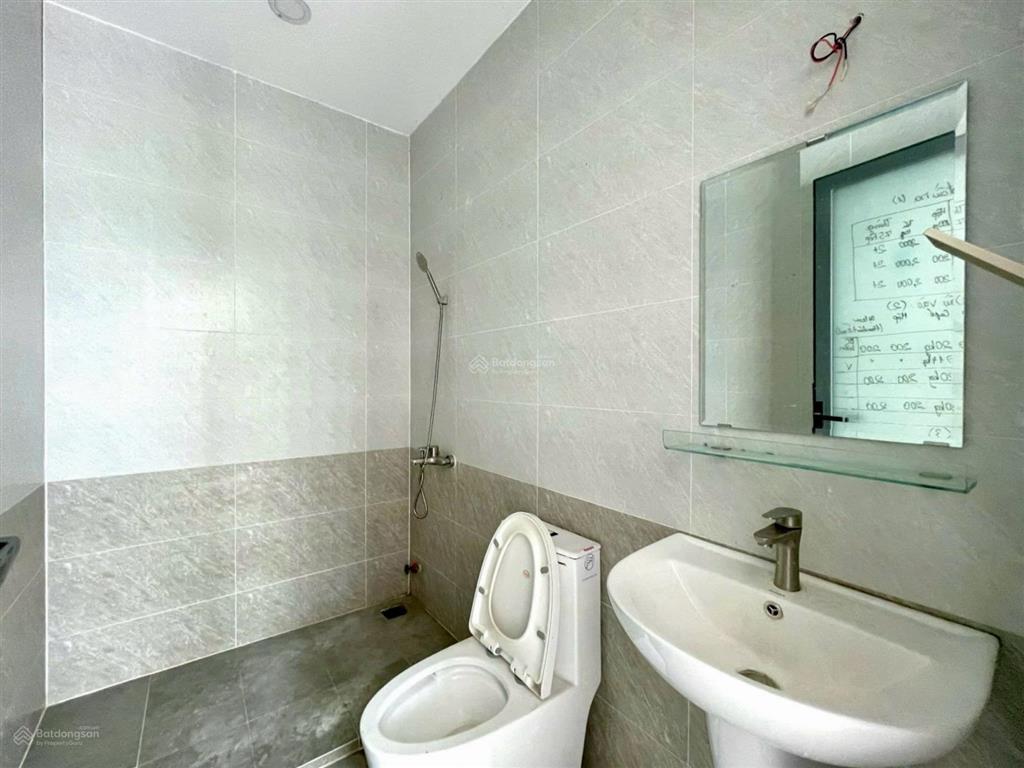 Văn phòng 25m2 có thang máy tại vạn phúc city. giá chỉ 6 triệu/tháng