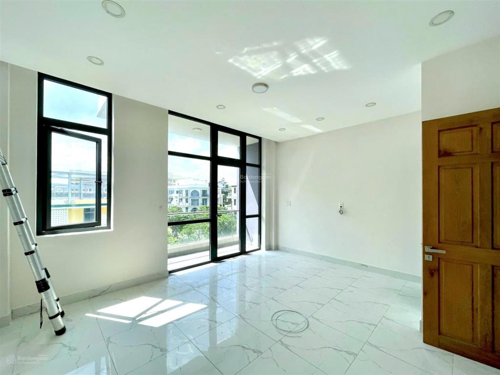 Văn phòng 25m2 có thang máy tại vạn phúc city. giá chỉ 6 triệu/tháng
