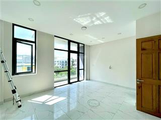 Văn phòng 25m2 có thang máy tại vạn phúc city. giá chỉ 6 triệu/tháng