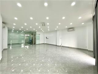 Văn phòng 7x17m sàn ngăn 02 phòng giá chỉ 13.5 triệu/th, có thang máy, máy lạnh, hầm để xe